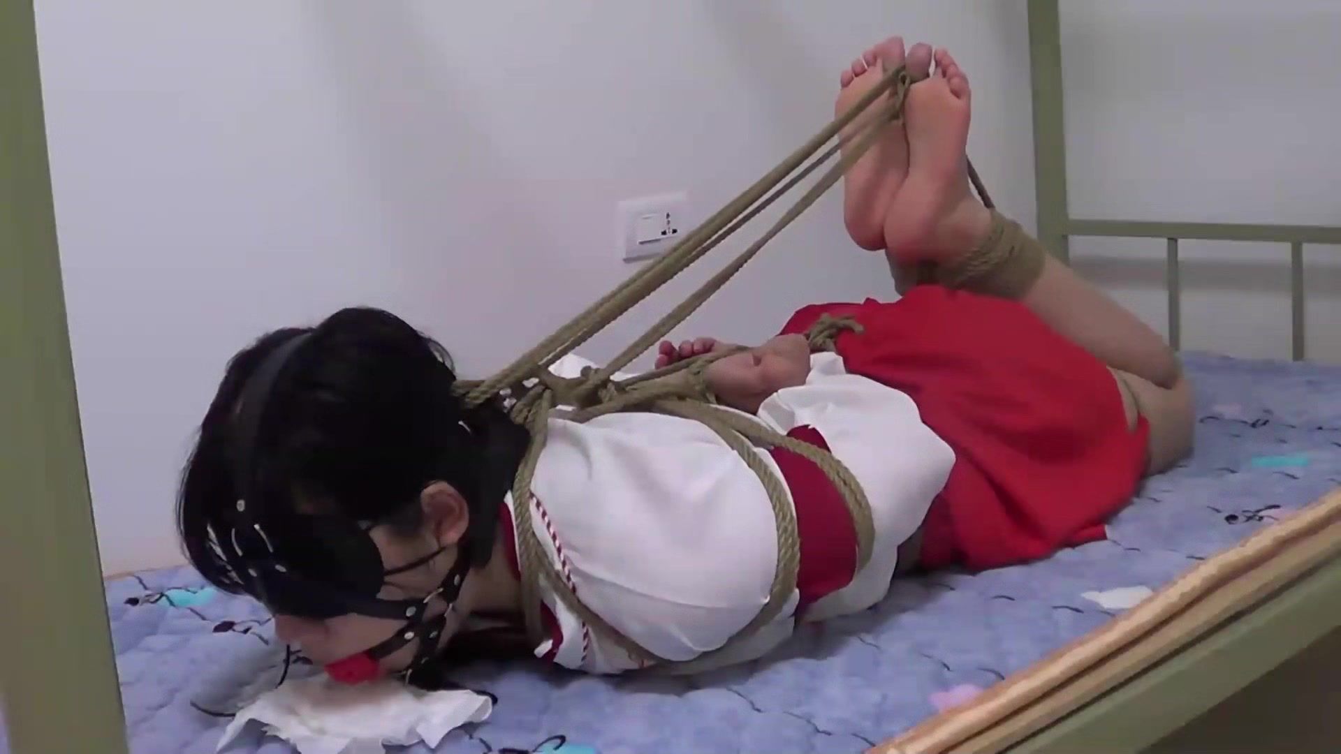 Bubble Butt Hanfu Yuxiao Sister, Blindfolded Bare-footed Horse Milfzr