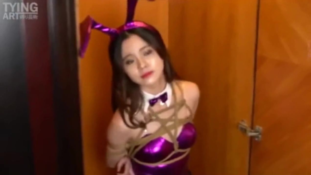 Jeune Mec Asian Bunny Bondage PinkDino