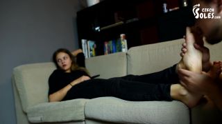 Gay Boyporn Teen Girlfriend Gets Her Amazing Feet Worshiped While Watching Tv (cze Puta