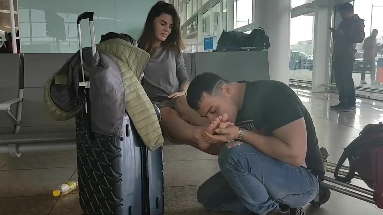 Gaystraight Crazy Boyfriend Worships His Girlfriends Delicious Feet At The Airport Fuck Porn