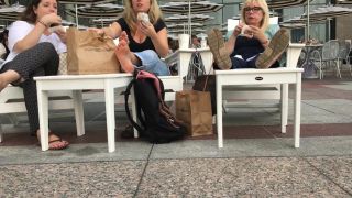 Siririca Three Female Strangers Reveal Their Feet While Eating At The Restaurant Outdoors Shower