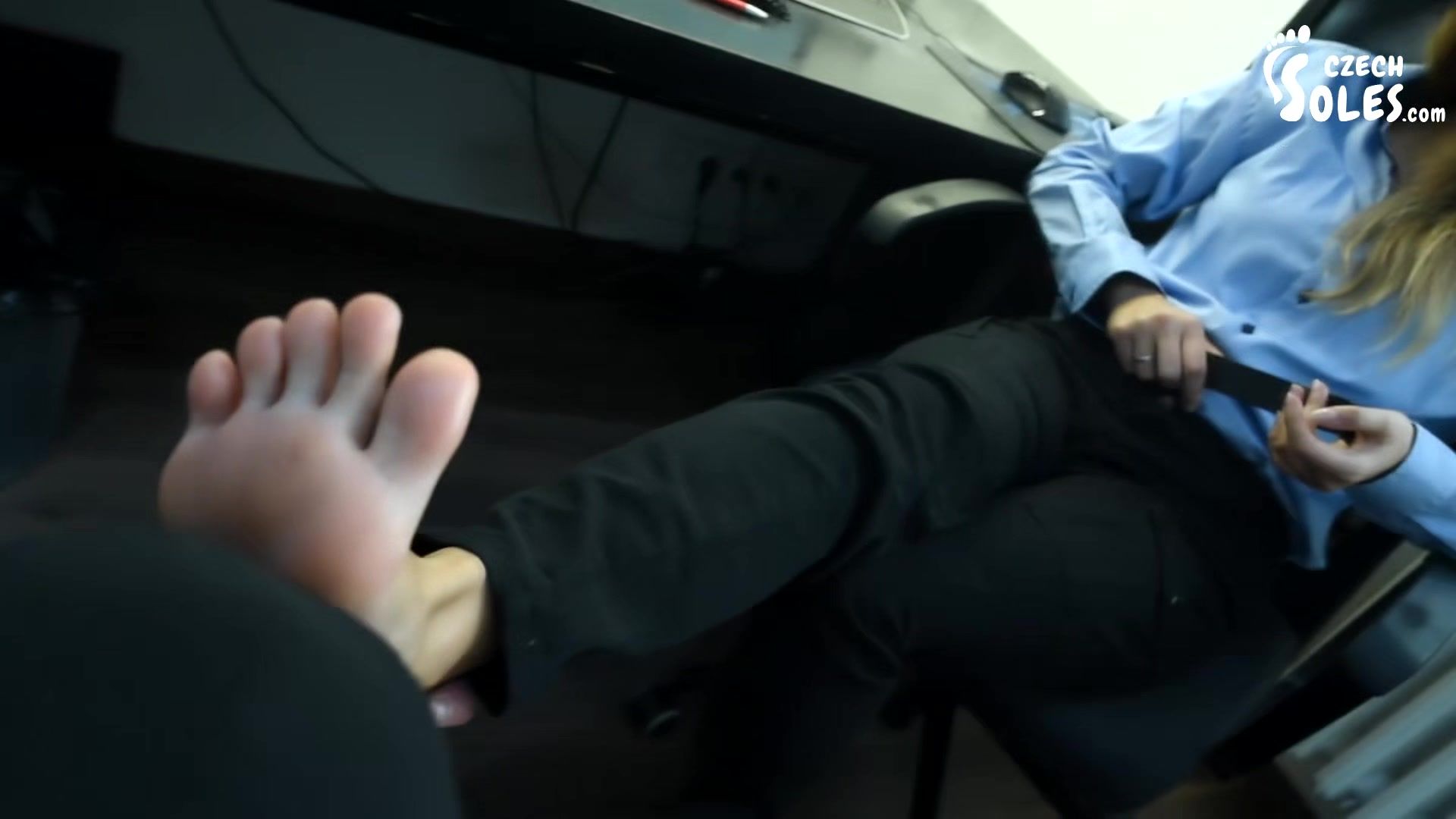 CzechPorn Female Police Office Watches A Local Thief Worshiping Her Sexy Feet (c Funny-Games
