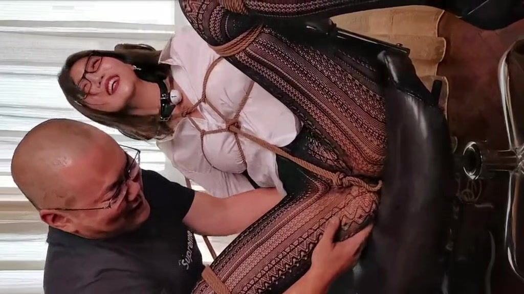Eros Chinese Glasses Girl Bound On Armchair Boy Girl - 1