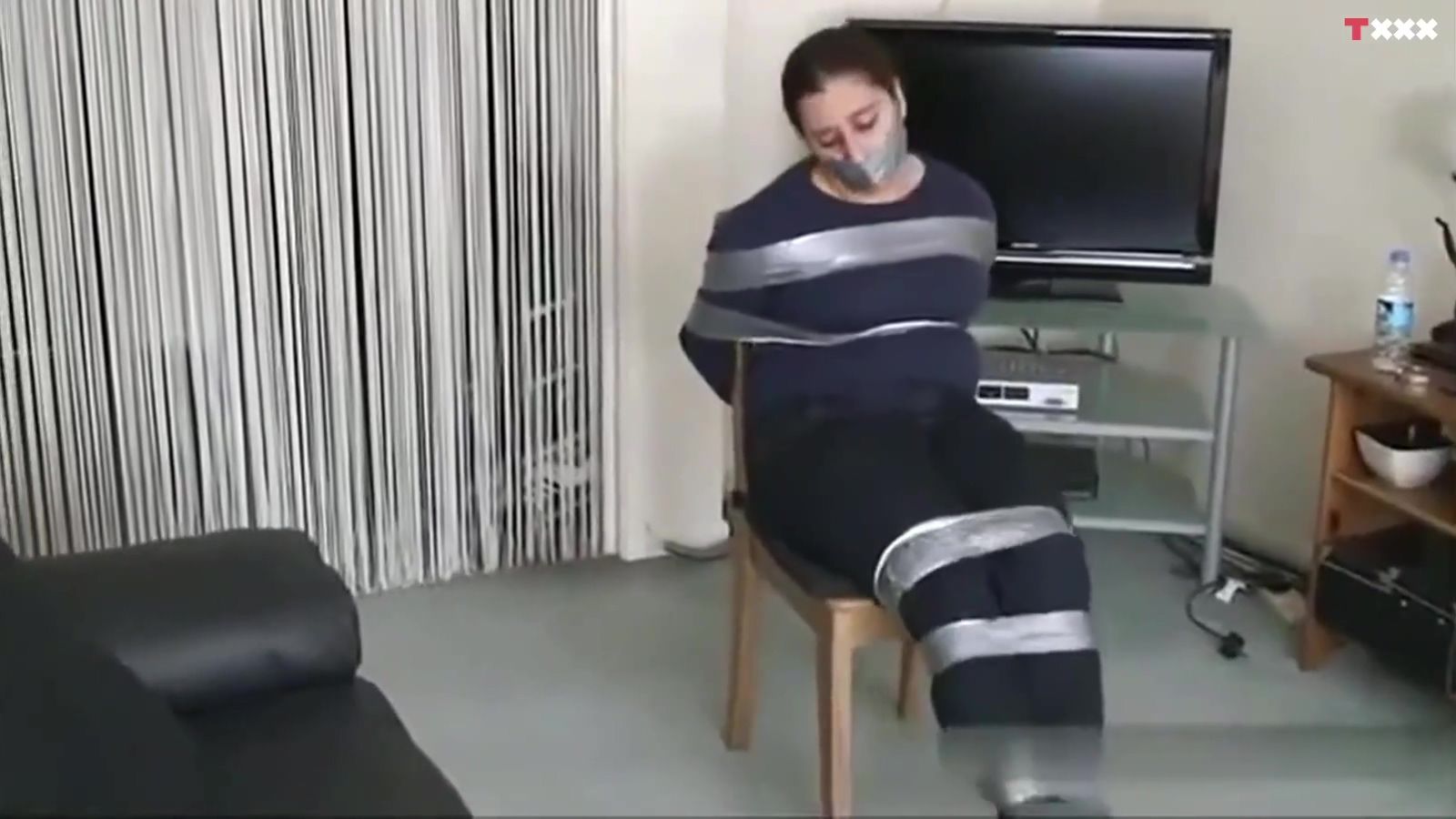 Que Barefoot Girl Duct Taped Street Fuck - 1