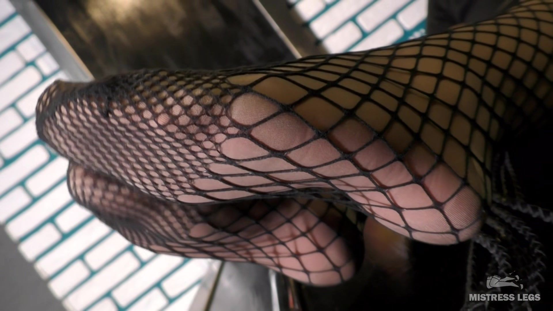 Anale Mistress Sexy Feet Teasing In Fishnets And Opaque Pantyhose Casada