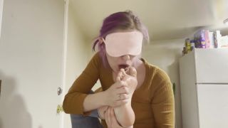 Cam Sex Blindfolded Purple-haired Teen Takes Her Socks Off...