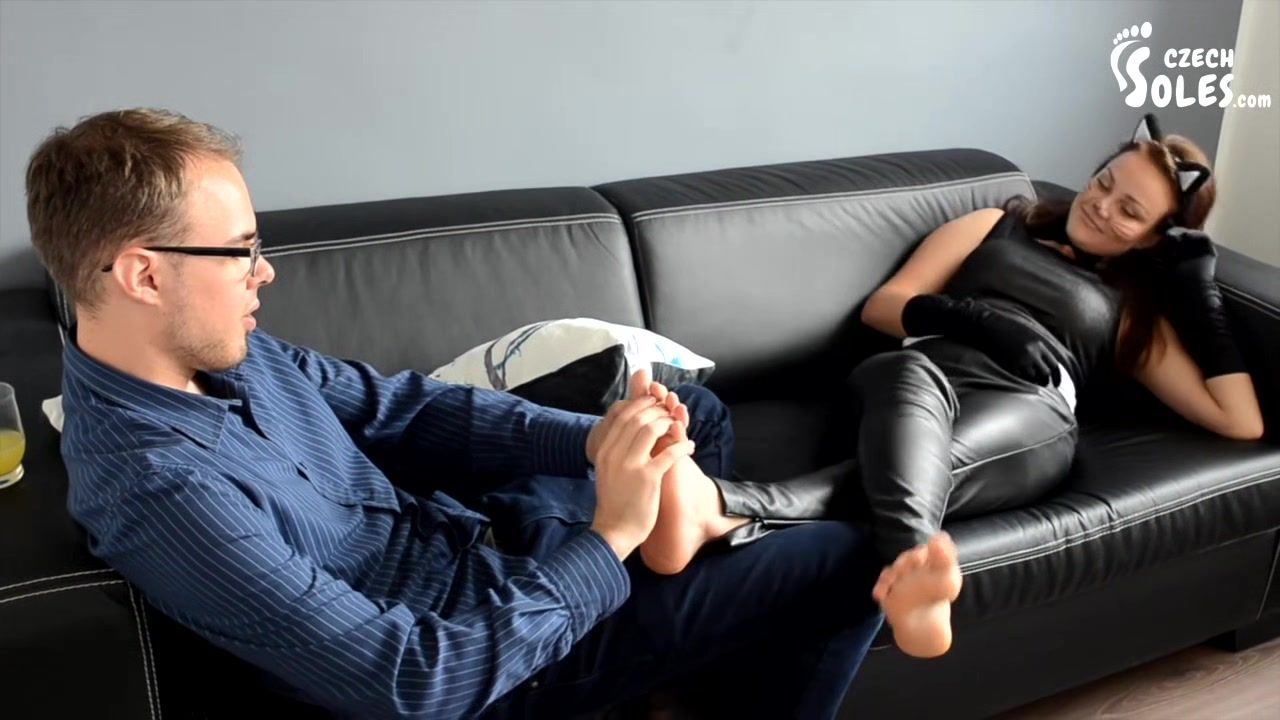 Female Domination Nerd Playing With Gorgeous Catwomans Feet And Toes On The Sofa iWank - 1