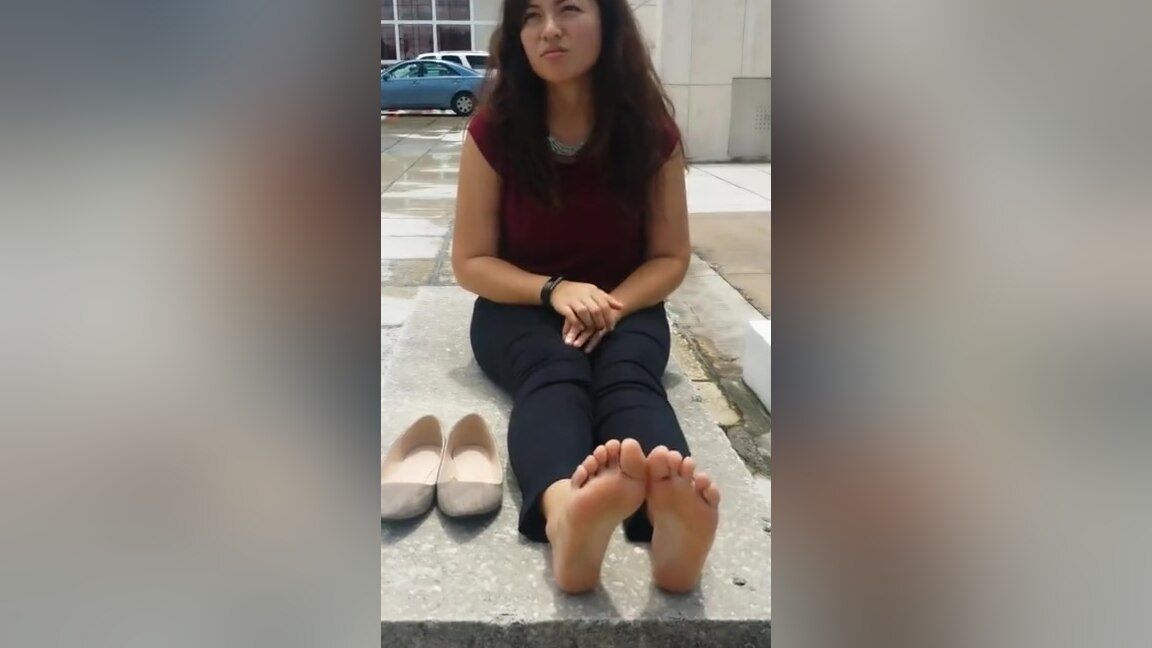 Bhabhi Charming Amateur Woman Has No Shame Showing Off Her Asian Feet In Public Footfetish - 1