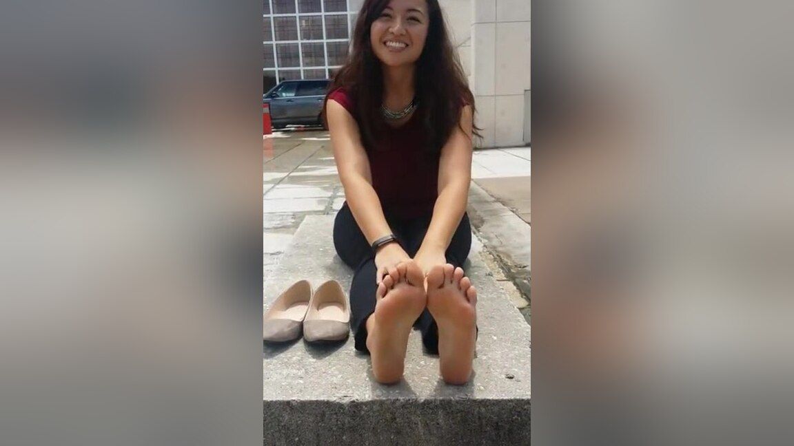 Vivid Charming Amateur Woman Has No Shame Showing Off Her Asian Feet In Public Assgape