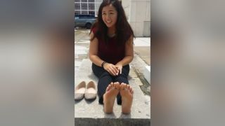 Indian Charming Amateur Woman Has No Shame Showing Off Her Asian Feet In Public Putas
