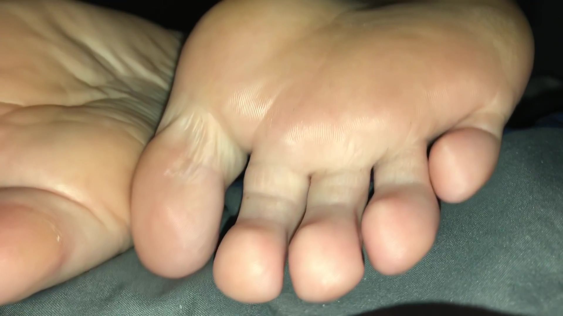 Grosso Saras Sweaty And Smelly Soles After Work Stretching