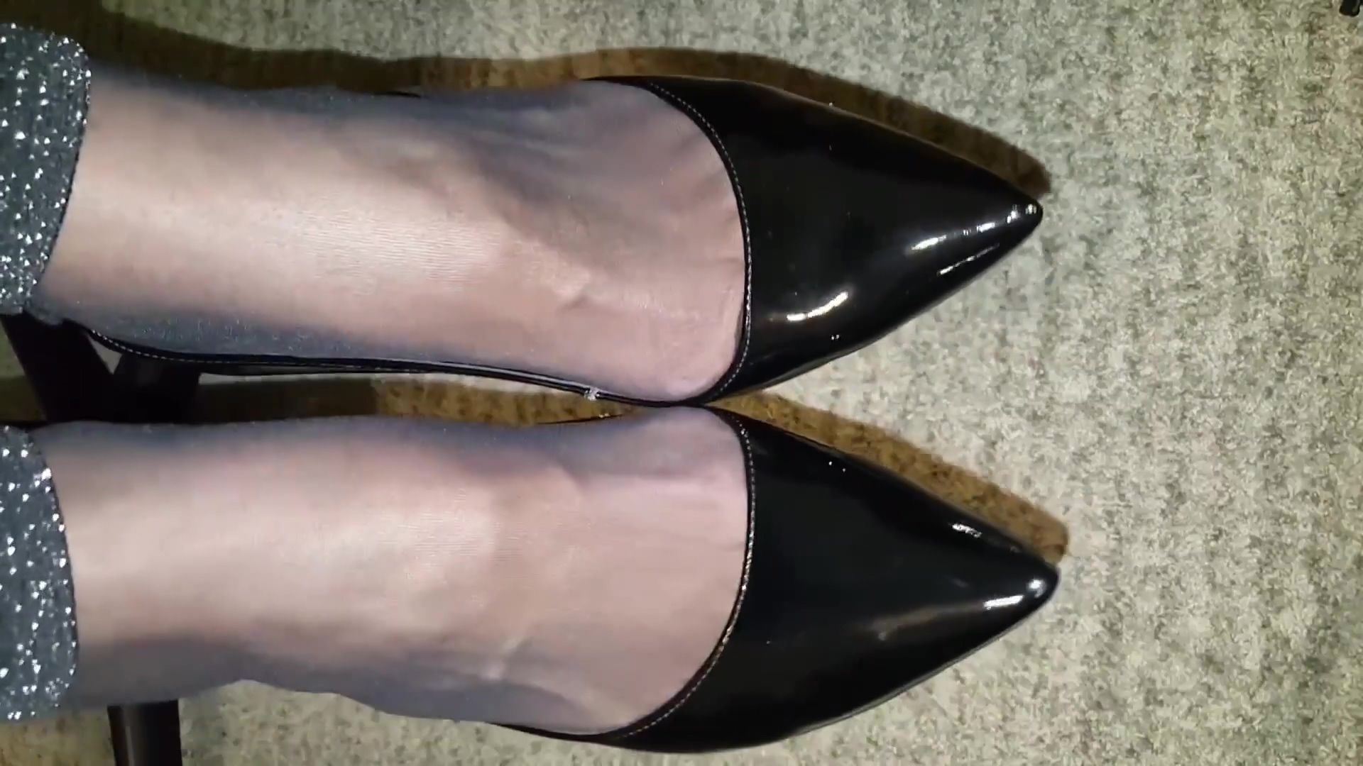 Amateur How Do My Sexy Feet And Toes Look In My New Shiny Pantyhose? Vip-File