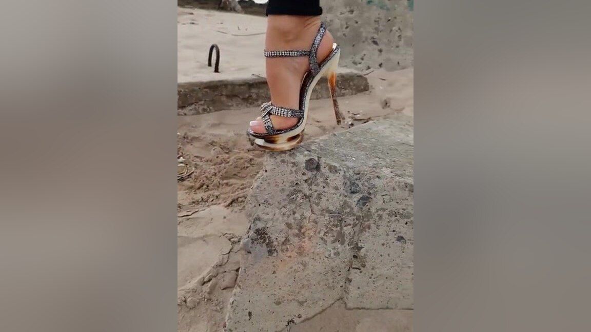 Exhibitionist Glamour Chick Her Amateur Feet In Sexy Sandals On The Beach Hentai - 1