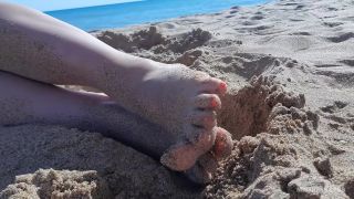 Couple Porn Sexy Barefoot Soles And Toes Teasing On The Sea...