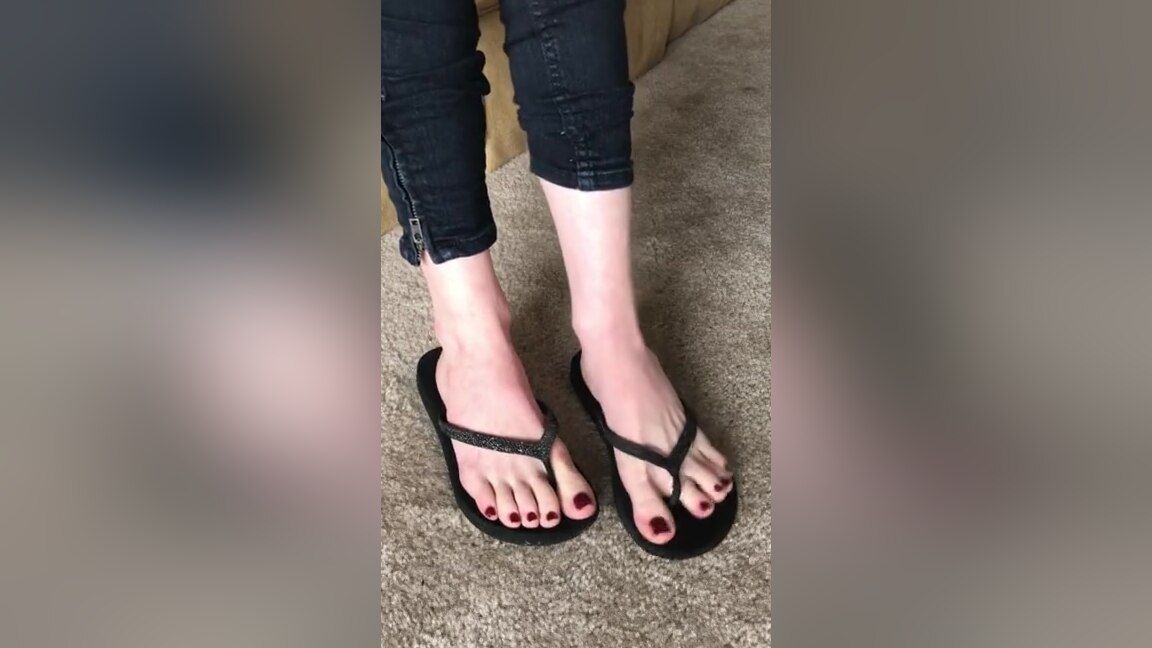 Bigcock Teen With Gorgeous Amateur Feet Playing With Her Black Flip Flops Couple Fucking