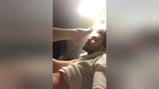 Unshaved Boyfriend Sucks His Girlfriends Toes And Receiving A Footjob In Bed Vadia