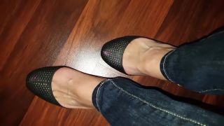 BootyTape Amateur Lady Puts Her Sexy Feet And Toes In Jizzy Shoes Bubble Butt