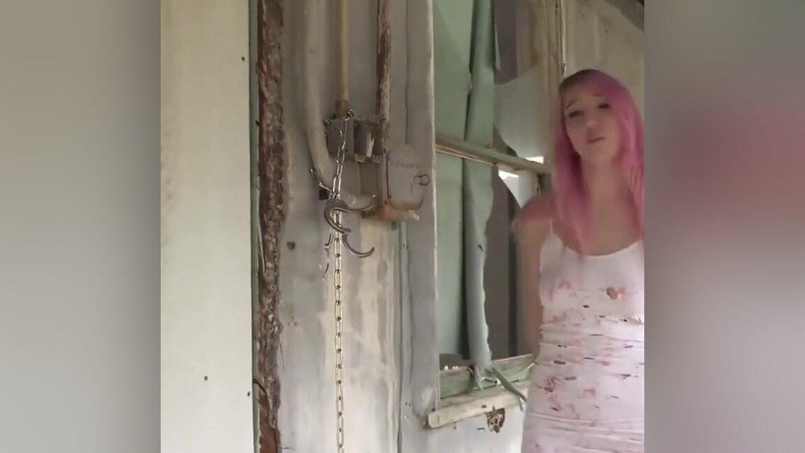 OlderTube That Pink Hair Shaved Pussy
