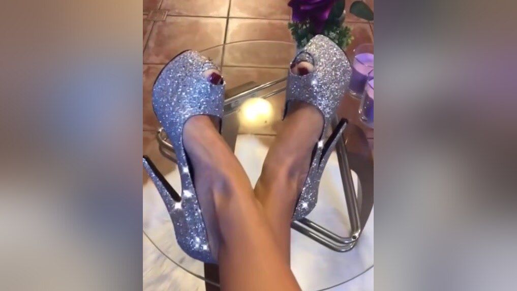 Scandal How Do You Like My Feet In Brand New Diamond High Heel Shoes? Francais