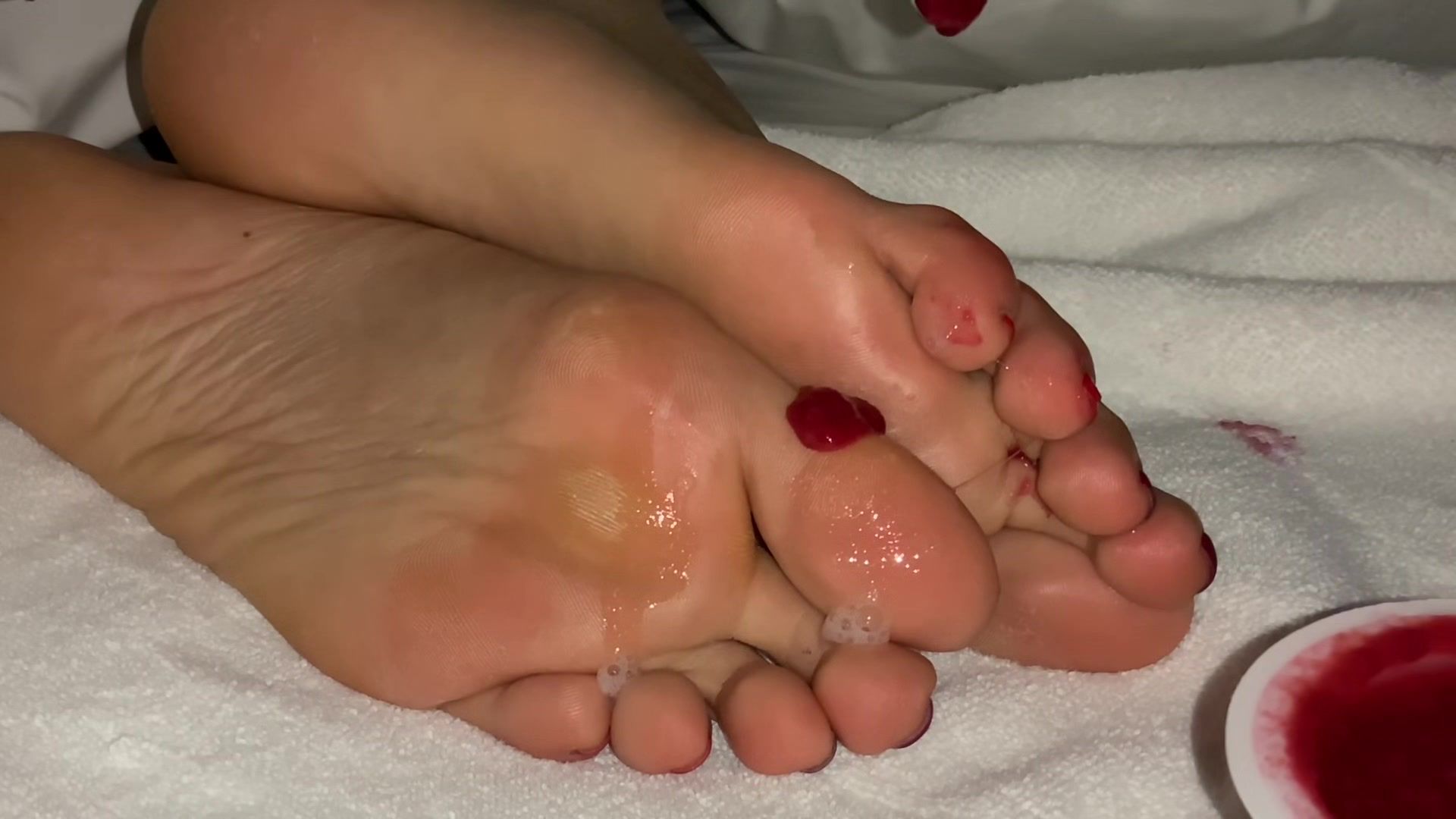 Milflix Giorgiafeet Slave- Please Lick And Suck The Dirty Feet Of Your Slut Nudist - 1