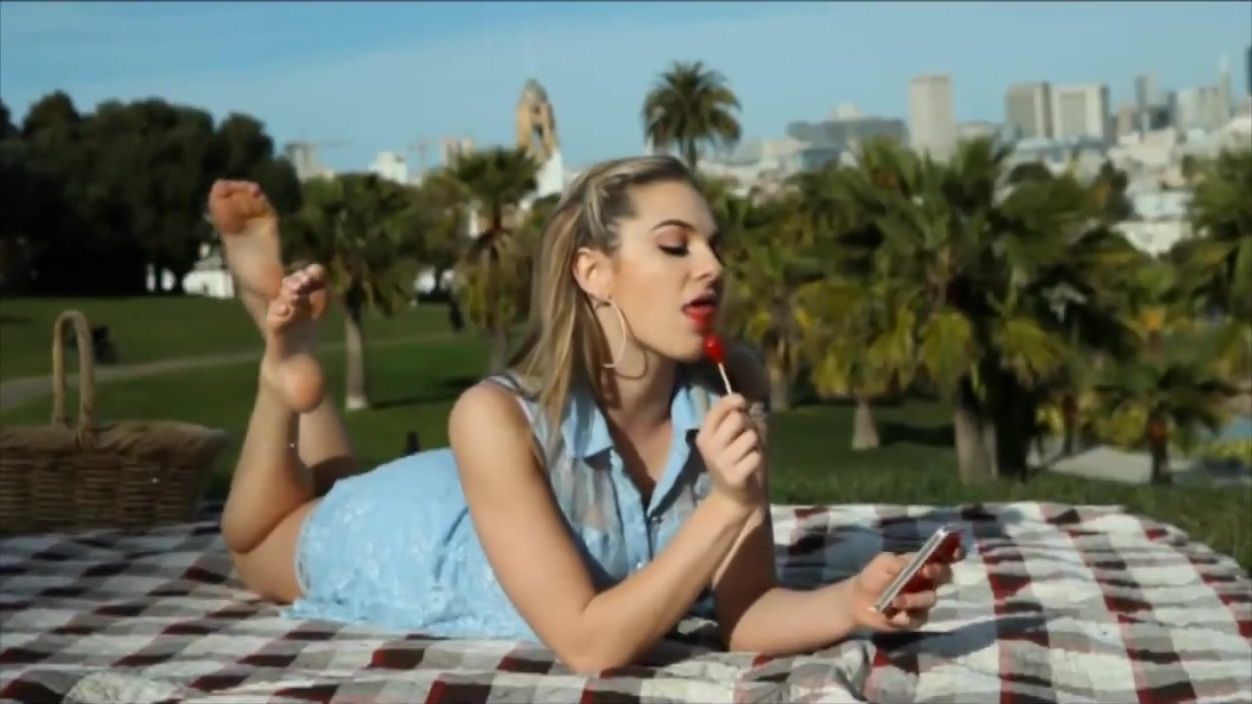 MoyList Lolli Pop In Blonde Stunner Showcases Her Super Sexy As She Licks At Picnic Double Penetration
