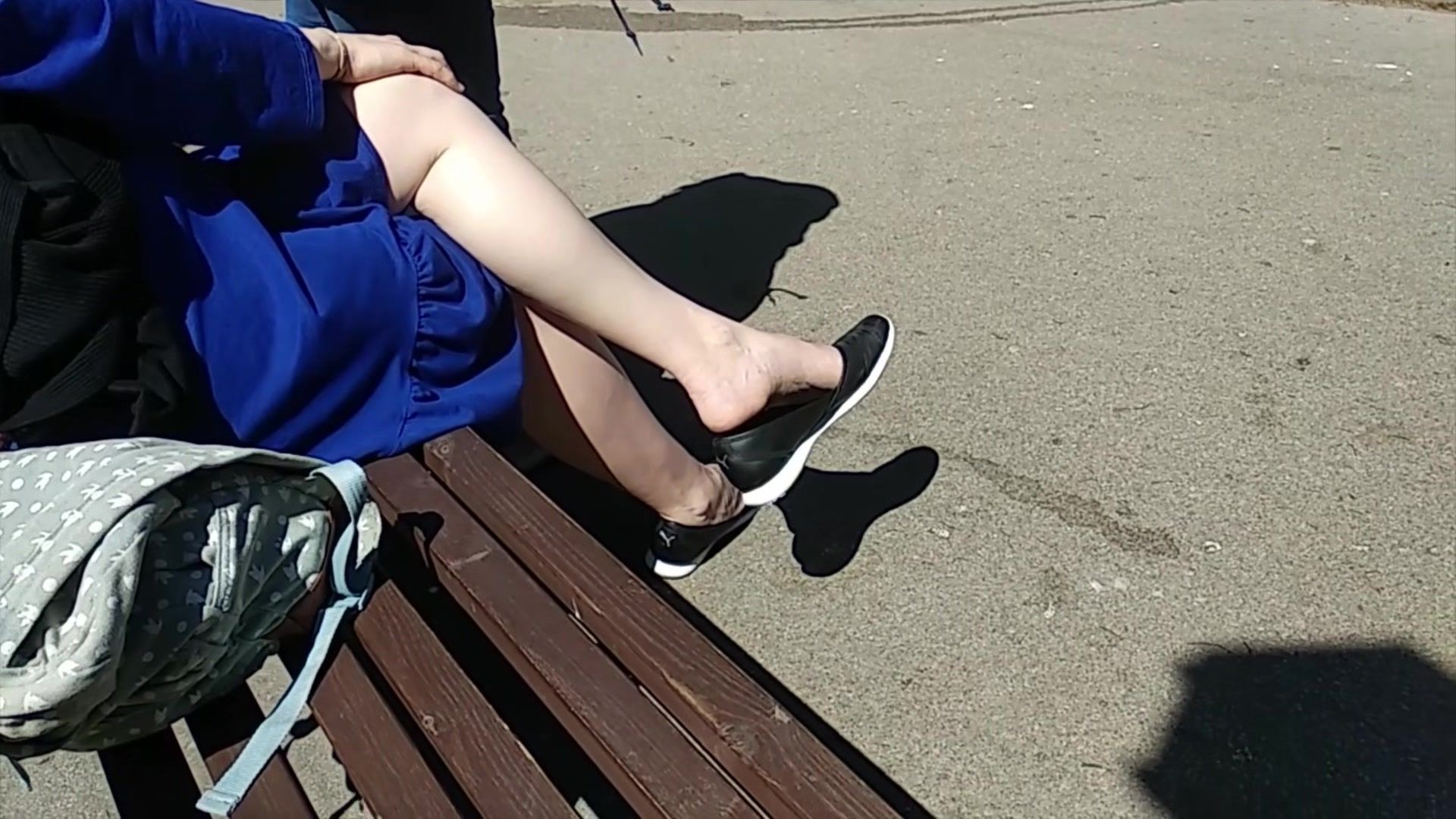 Casal Amateur Girl Gets Filmed Dangling Her Flat Shoes In Public Pussylicking