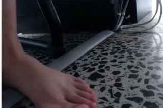 Thuylinh Amateur Cam Slut With Braces Gets Warm Cum On Her Sexy Feet CamWhores