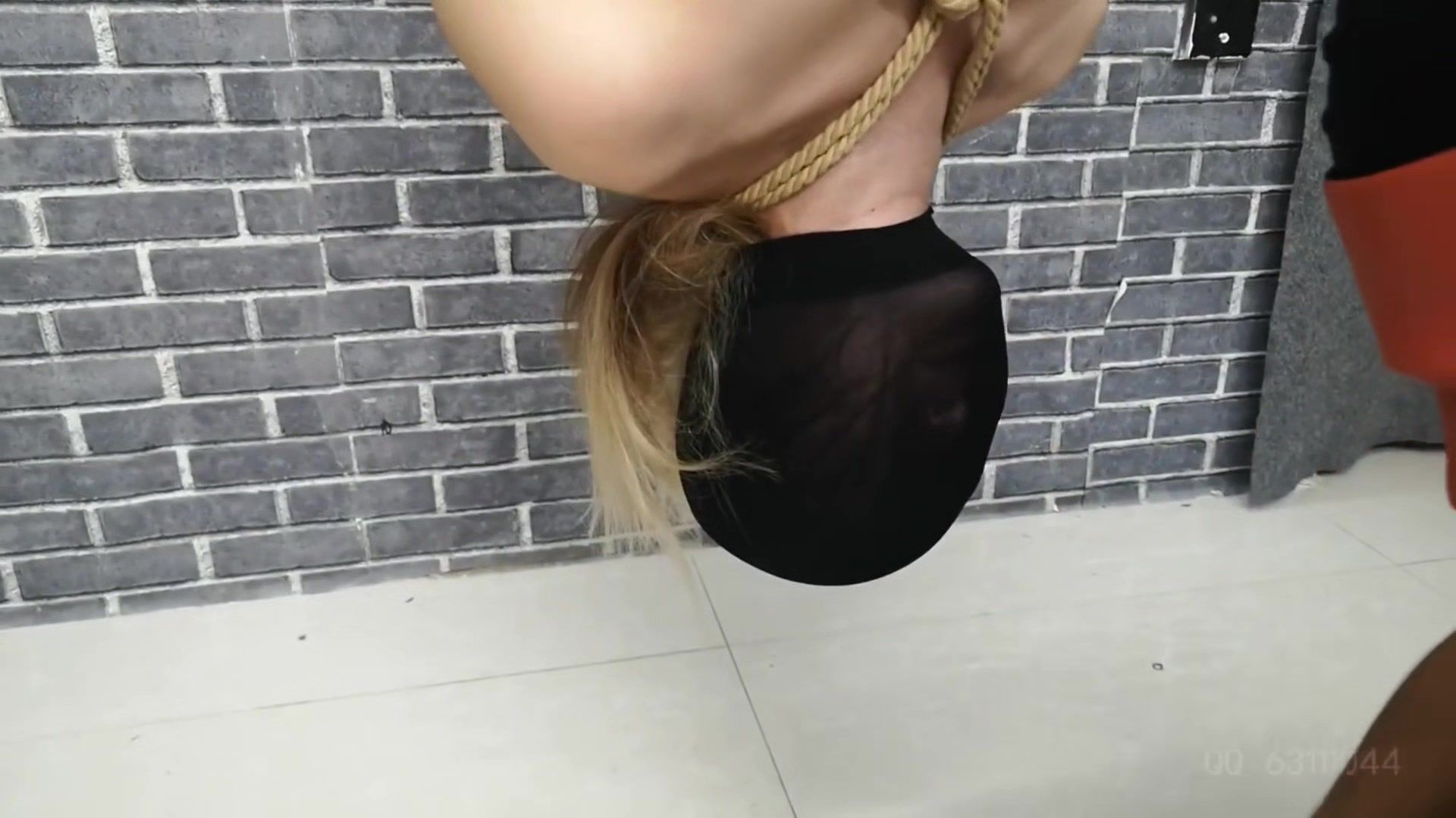 Soloboy Upside Down Chinese Bondage YoungPornVideos - 1