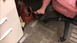 Goldenshower Female Colleague Wears Nothing But Flip Flops On Her Sexy Feet At The Office Carro