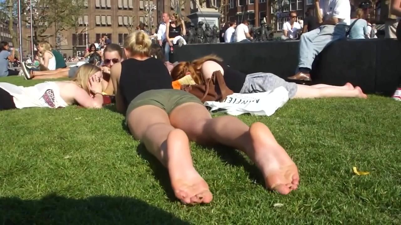 Van Cute Blonde Sunbathing Her Naked Soles And Feet On The Local Square Soloboy
