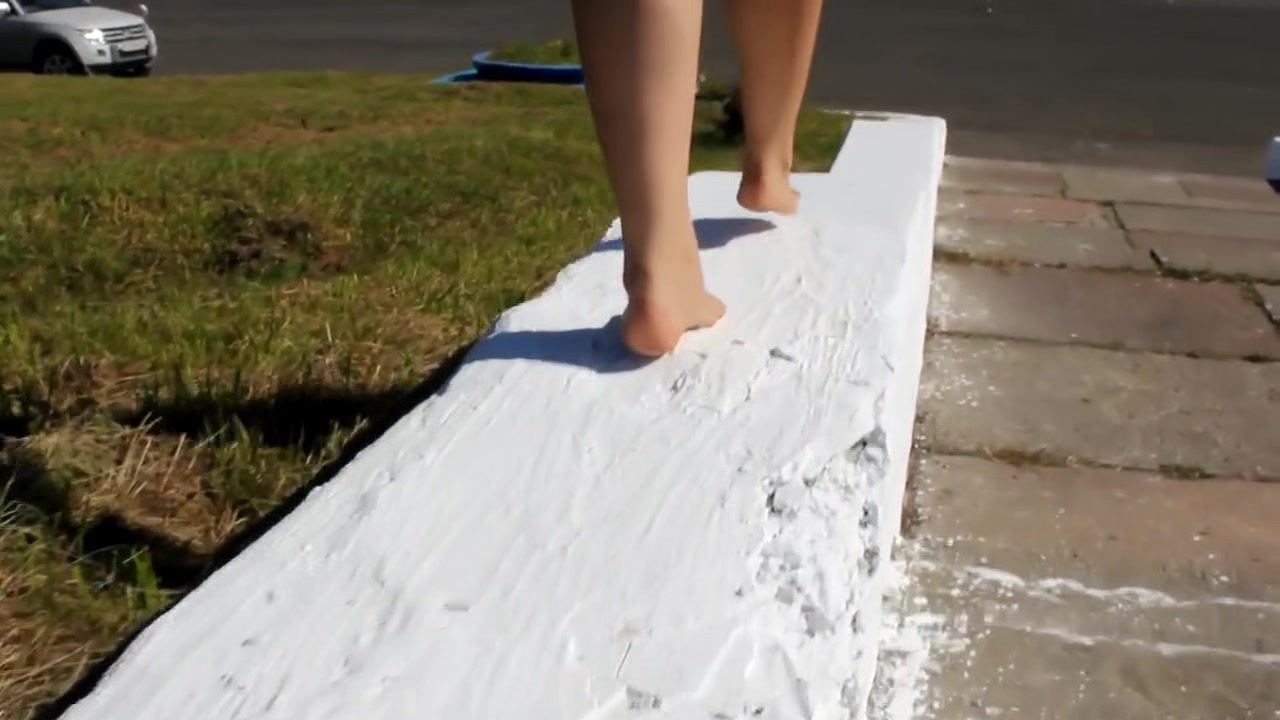 Pov Sex Woman In Short Shorts Walks Around Barefoot Outside On The Pavement Pov Blowjob - 1