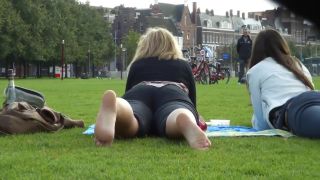 MoyList Two Hot Young Unsuspecting Ladies Get Their Cute Bare Feet Filmed On The Grass Tit
