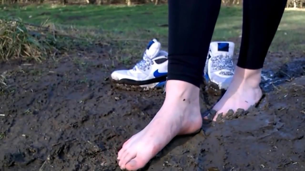 HD Porn Watch Jetta As She Runs Through The Forest And Gets Her Feet All Muddy Fantasy Massage - 1