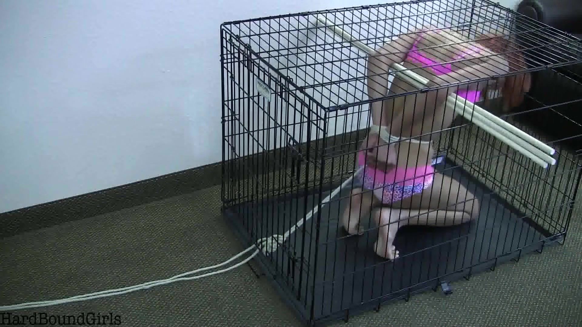 Booty Cage Escape Freak