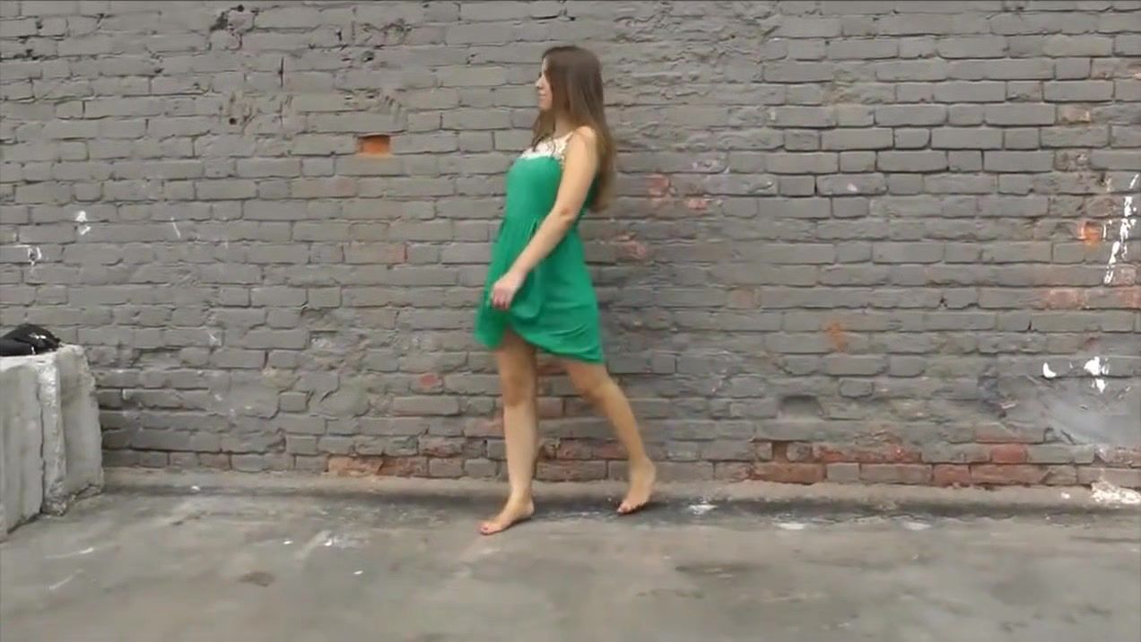 Huge Gorgeous Amateur Babe Enjoys Walking Barefoot Down Town Gay Reality - 1