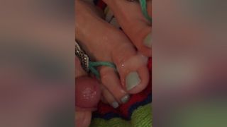 Girlsfucking Attractive Amateur Feet With Funky Nail Polish Getting Jizzed On In Bed Hotfuck