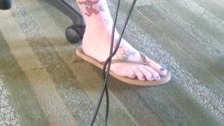 Redbone Horny Voyeur Camera Spots Attractive Tattooed Candid Feet In Flip Flops CamPlace