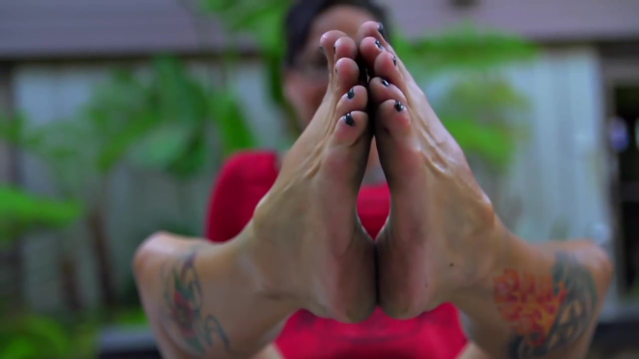 Paja Great Video Of Tatooed Milf With Sexy Feet Enjoying The View Outdoors Secretary - 1