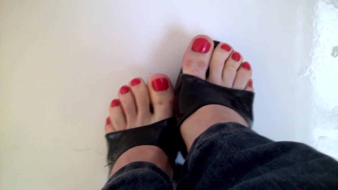 OopsMovs Girl In Jeans Has Her Sexy Amateur Feet With Red Nail Polish On The Camera Game