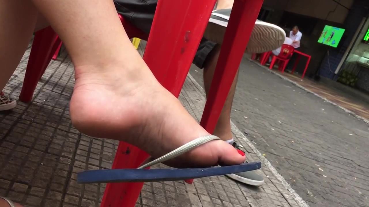 Blow Jobs Beautiful Feet With Sexy Red Nail Polish In Hot Voyeur Video Tmz - 1
