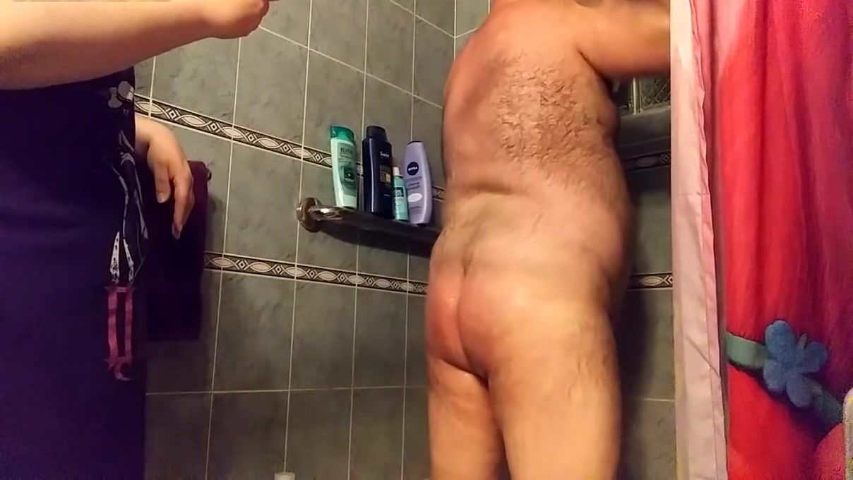 Bald Pussy Shower Fun Amatuer Porn