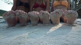 Gay Fuck Three Hot Teenage Babes In Bikinis Playing With Their Sexy Feet In Sand AxTAdult