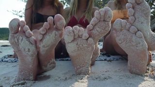 Game Three Hot Teenage Babes In Bikinis Playing With Their Sexy Feet In Sand Small Boobs