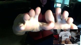Free Amatuer Dark Haired Milf Sets Up A Webcam And Does An Amazing Feet Joi ApeTube