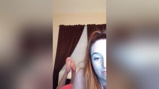 Firsttime Sexy Redhead Teen Shows Her Attractive Feet As Posing On Her Webcam Peitos