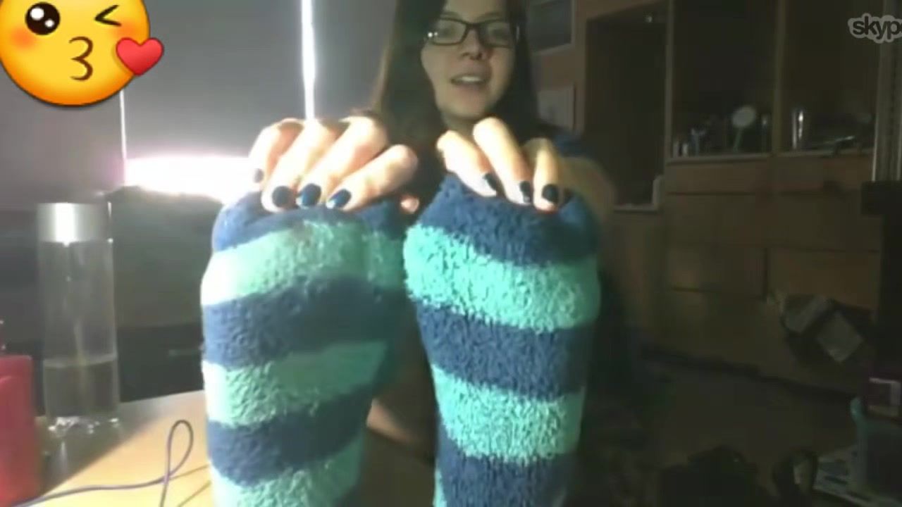 Gagging Nerdy Teen Gets Rid Of Her Funky Socks And Shows Her Naked Feet Cock Suck - 1