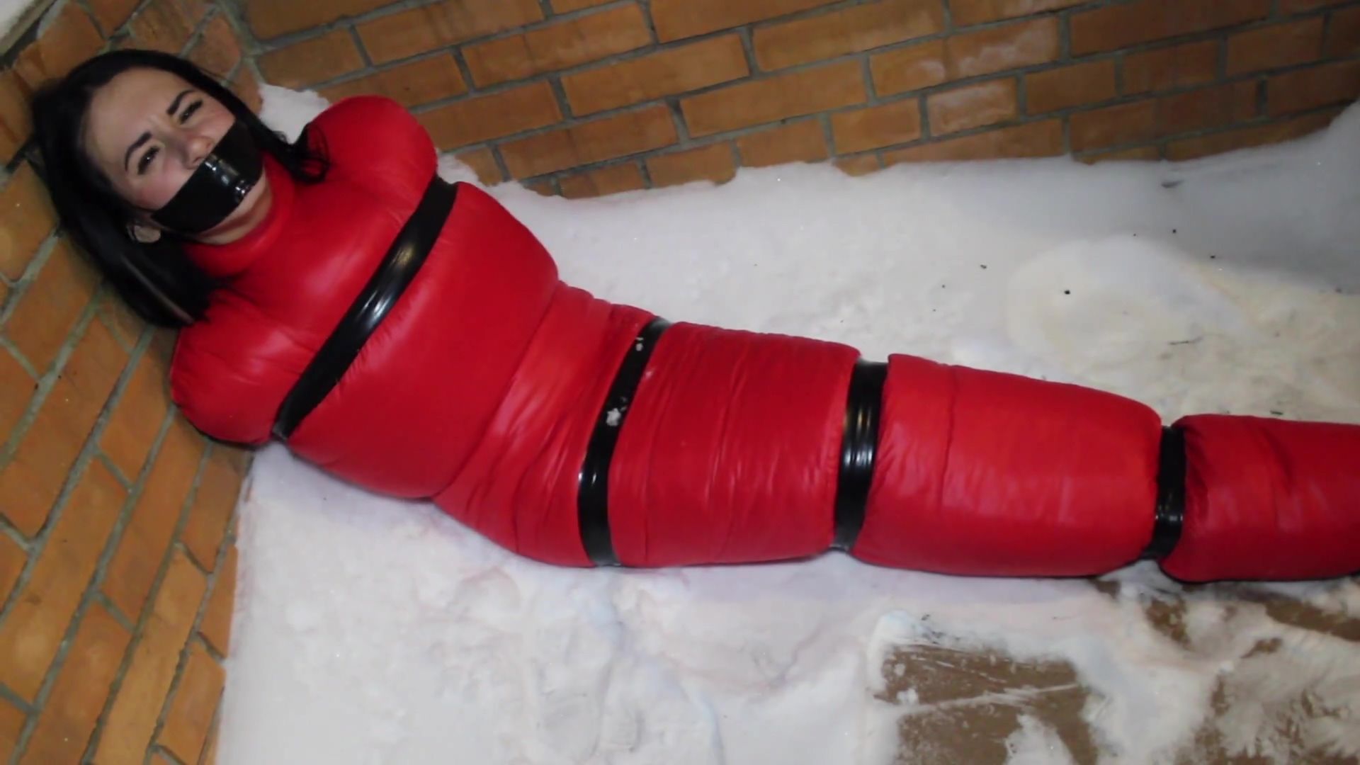 Blowjob Left Outside In Red Bag Badoo - 1