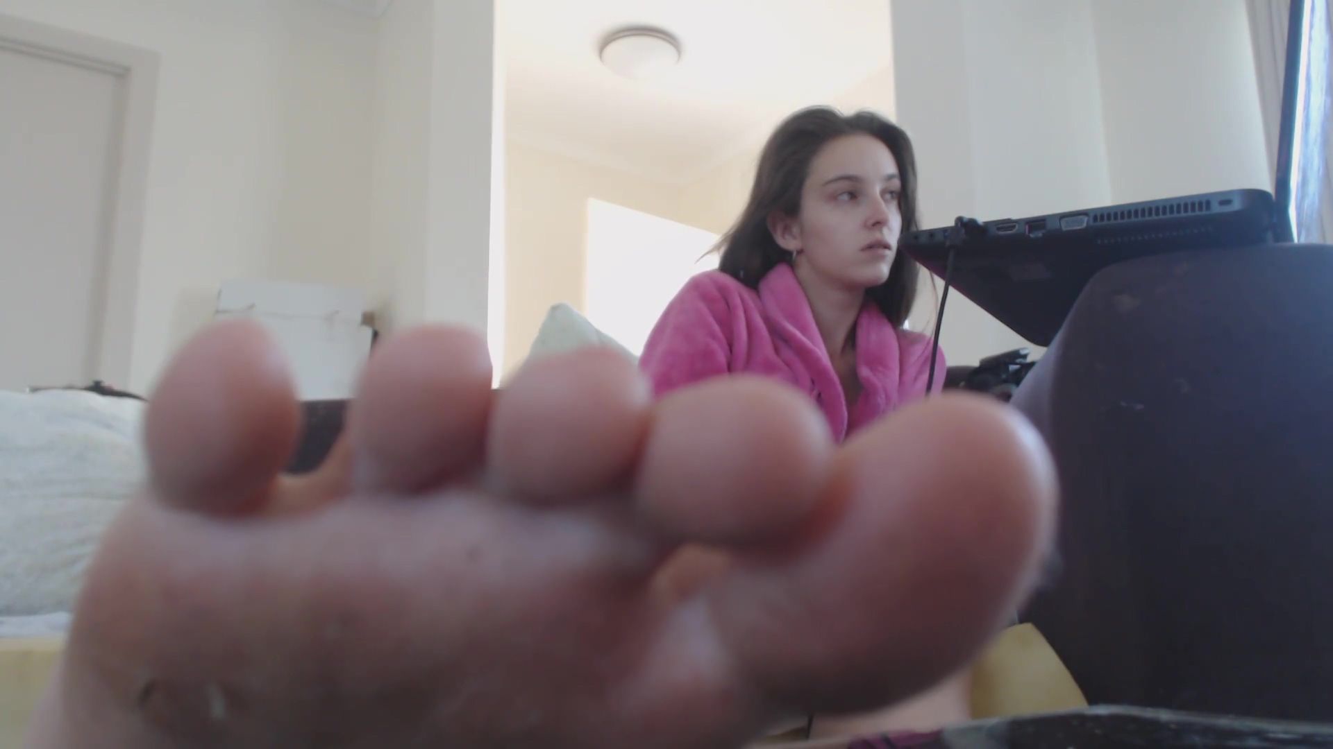 Women Fucking Sick Brunette Revealing Her Dirty Feet And Soles On Private Camera Omegle