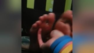 Sesso Amateur Latina Gets Her Beautiful College Feet Tickled In The Dark Sucking Cock