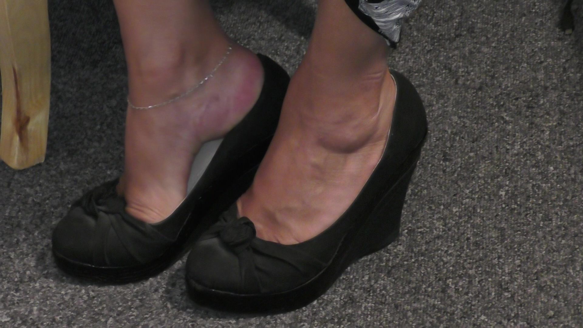 Three Some Amateur Chick With Sensitive Feet Feels Very Comfortable Wearing Black Shoes With Pupms Hentai - 1